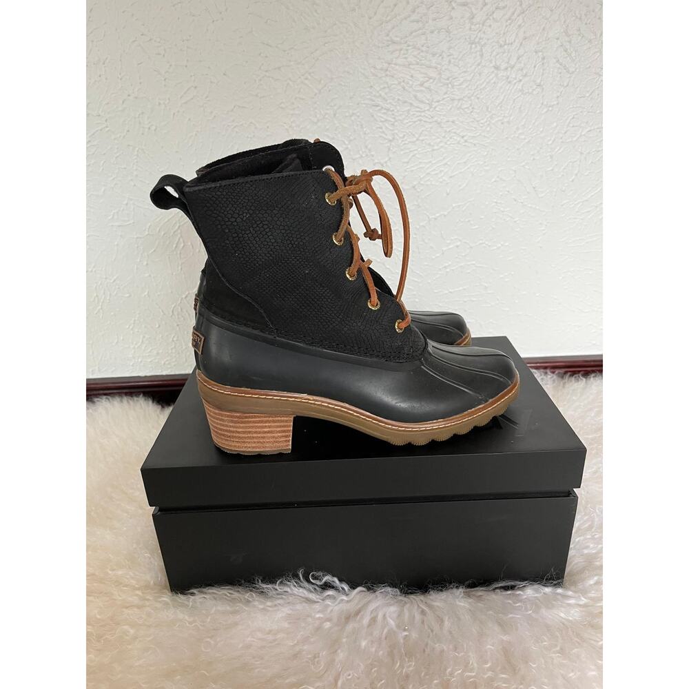 7.5 VGUC SOREL Winter boots. Olive green and Black size 8 Fits 7.5. Women’s
